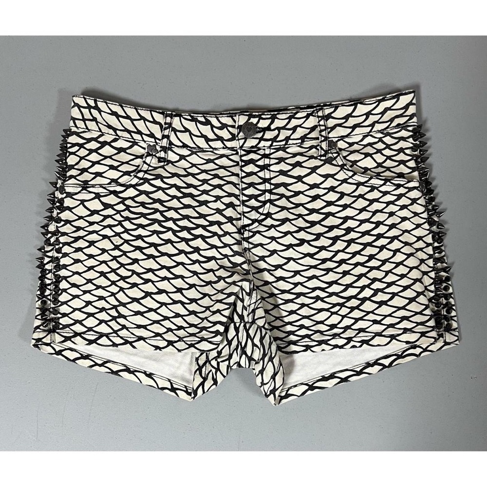 Mermaid Scales ‘Eyehategod’ Metal Punk Patches Spiked Jean Shorts Bottoms Size 6